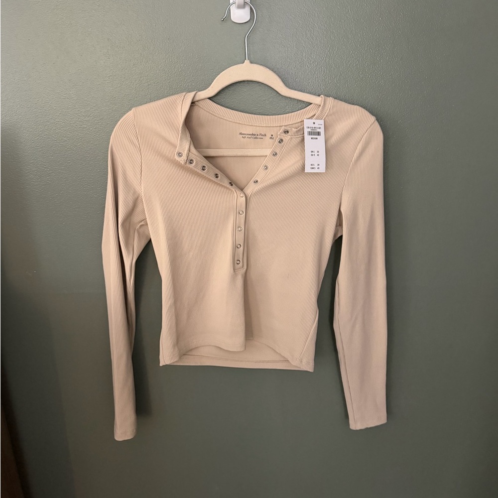 Abercrombie Ribbed Henley Crop Top NWT Medium